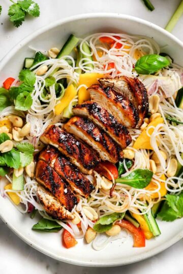 1Salad of Vermicelli Noodles with Grilled Chicken
