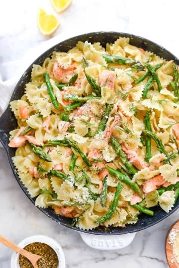 Creamy Bowtie Pasta with Salmond and Asparagus foodiecrush