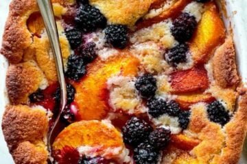 Peach Cobbler with Blackberries 1 everydaydeliciouskitchen