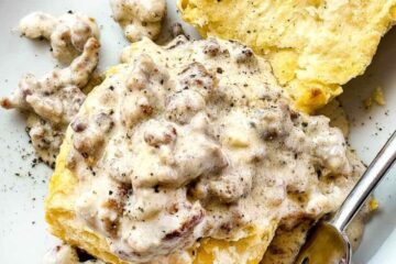 Biscuits and Gravy everydaydeliciouskitchen.com 24 728x1092 1
