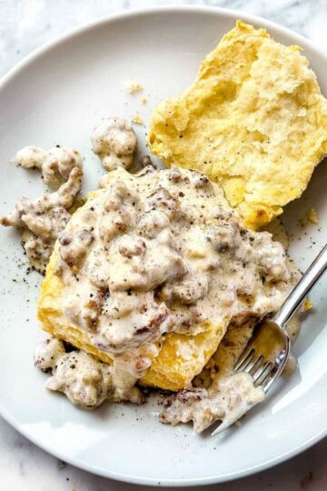 Biscuits and Gravy everydaydeliciouskitchen.com 24 728x1092 1