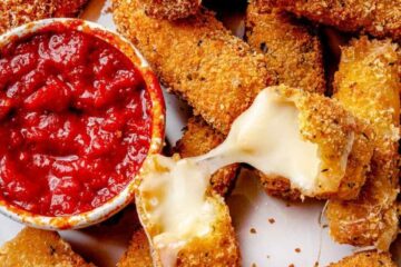 Easy Mozzarella Sticks Recipe 2 Mozarella Sticks everydaydeliciouskitchen.com 2 728x1092 1
